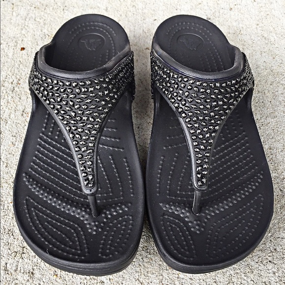 crocs women's sloane embellished flip flop